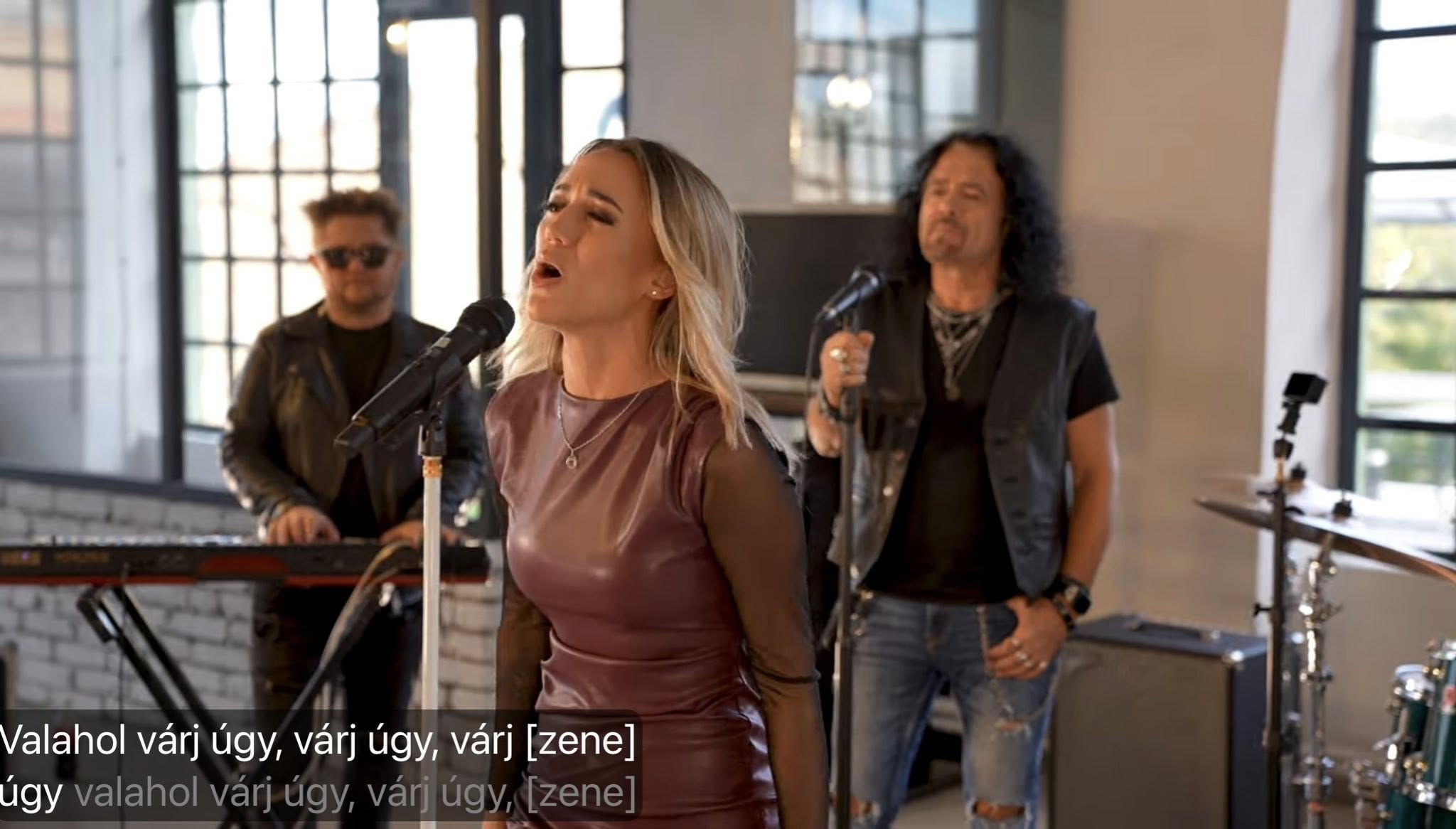 Kalapács József és az Akusztika - A Kalapács-Ódor Cintia által előadott Hard átdolgozással lett teljes a 'Neolitikum' album stúdiós koncertverziója!